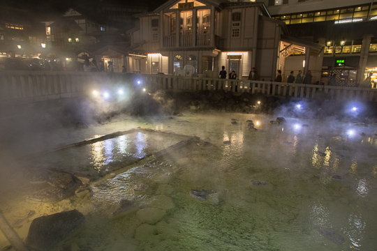 草津温泉・夜の湯畑